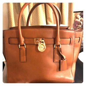 Micheal Kors purse